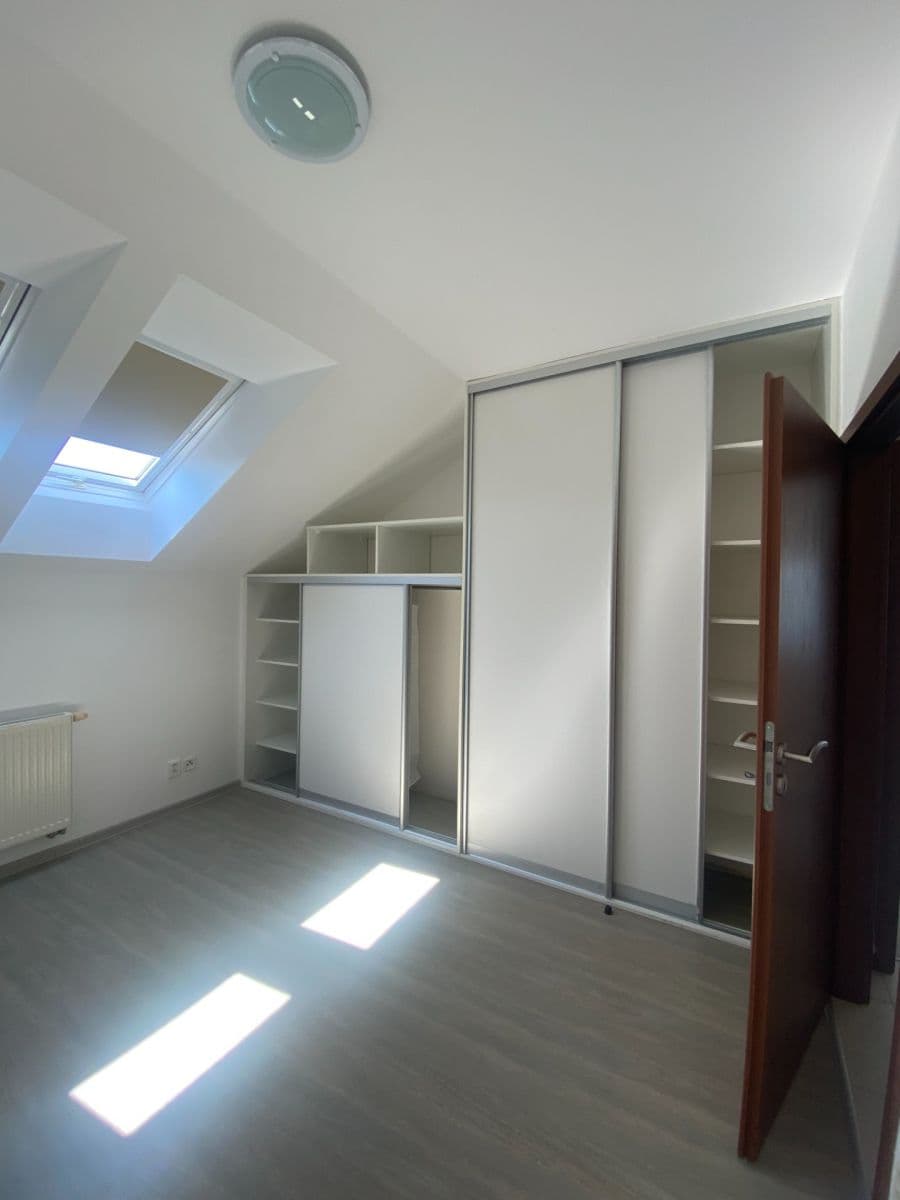 Prenájom bytu 2-izbový 50 m², Nádražní, Zbuzany, Středočeský kraj Prenájom bytu 2-izbový 50 m², Nádražní, Zbuzany, Středočeský kraj