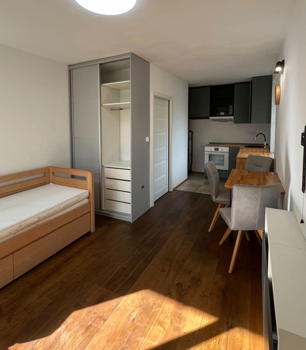 Prenájom bytu 2-izbový 40 m², Štorkánova, Praha, Praha Prenájom bytu 2-izbový 40 m², Štorkánova, Praha, Praha
