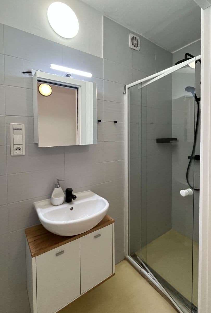Prenájom bytu 2-izbový 40 m², Štorkánova, Praha, Praha Prenájom bytu 2-izbový 40 m², Štorkánova, Praha, Praha