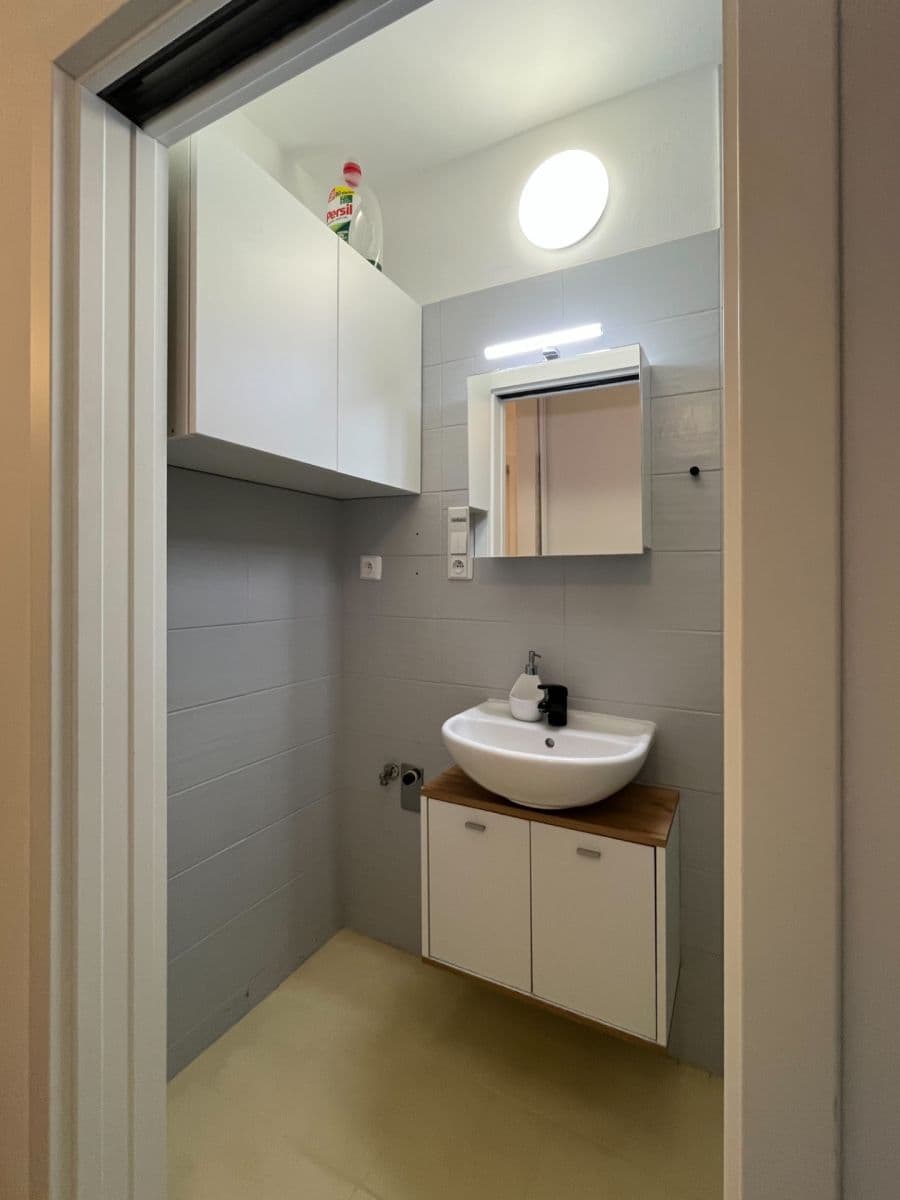 Prenájom bytu 2-izbový 40 m², Štorkánova, Praha, Praha Prenájom bytu 2-izbový 40 m², Štorkánova, Praha, Praha