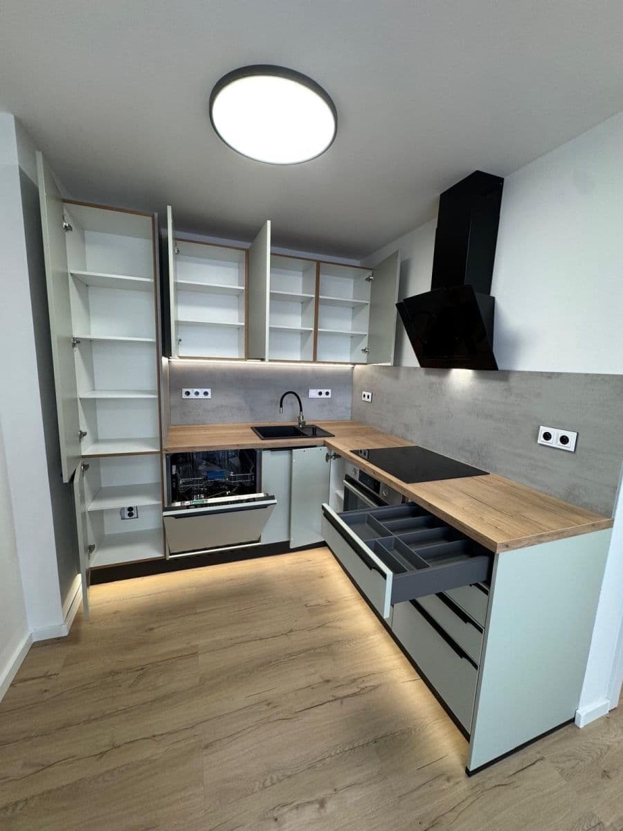 Prenájom bytu 2-izbový 63 m², Americká, Liberec, Liberecký kraj Prenájom bytu 2-izbový 63 m², Americká, Liberec, Liberecký kraj