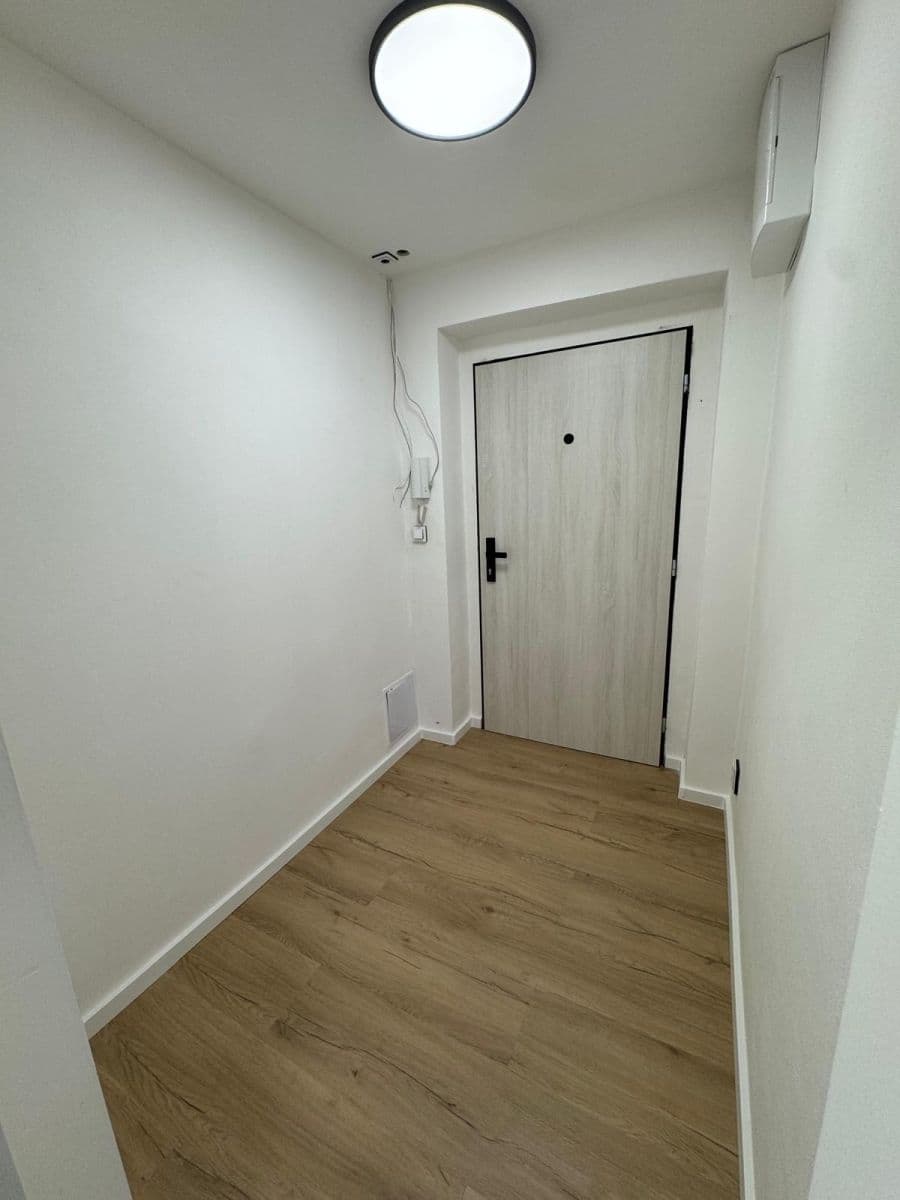 Prenájom bytu 2-izbový 63 m², Americká, Liberec, Liberecký kraj Prenájom bytu 2-izbový 63 m², Americká, Liberec, Liberecký kraj