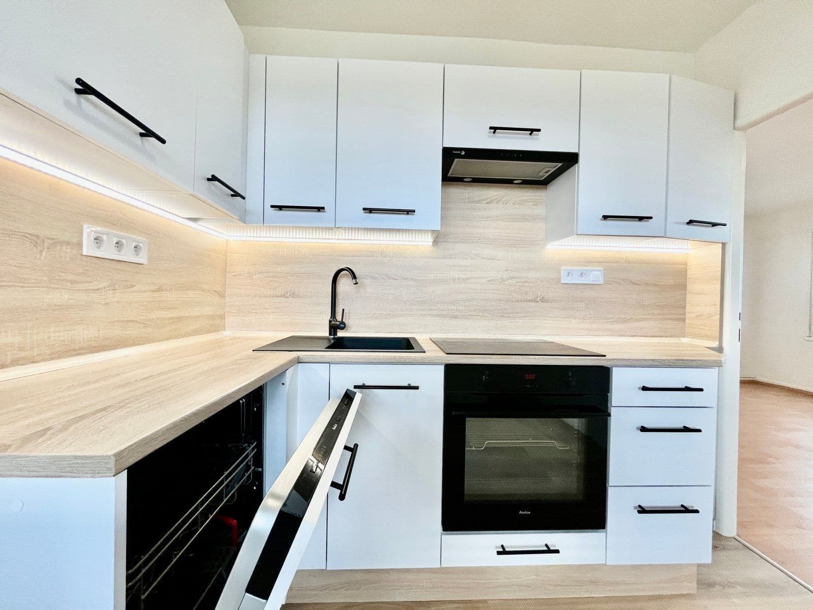 Prenájom bytu 3-izbový 74 m², Nad stadionem, Frýdek-Místek, Moravskoslezský kraj Prenájom bytu 3-izbový 74 m², Nad stadionem, Frýdek-Místek, Moravskoslezský kraj