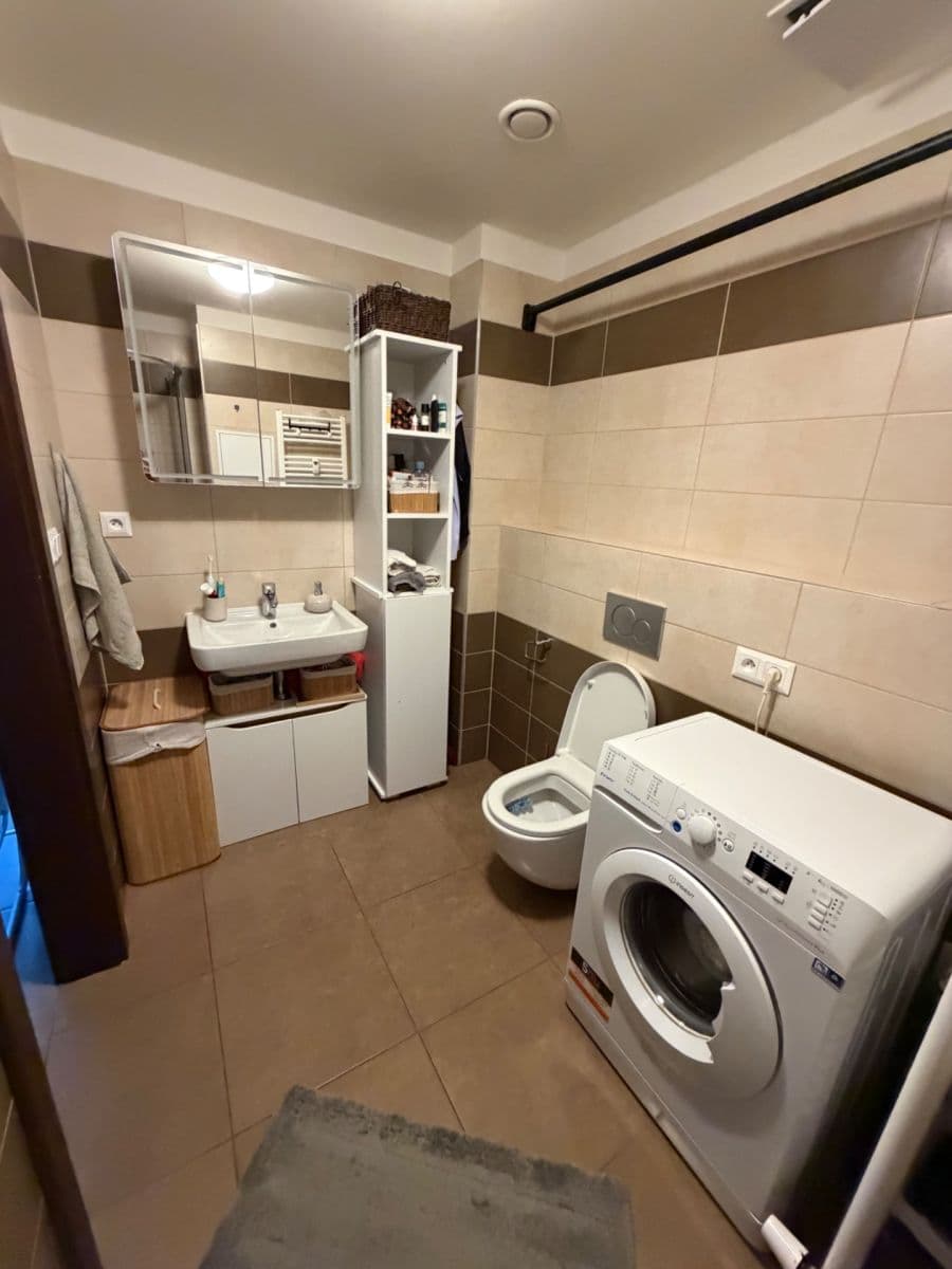Prenájom bytu 2-izbový 50 m², Jankovcova, Praha, Praha Prenájom bytu 2-izbový 50 m², Jankovcova, Praha, Praha