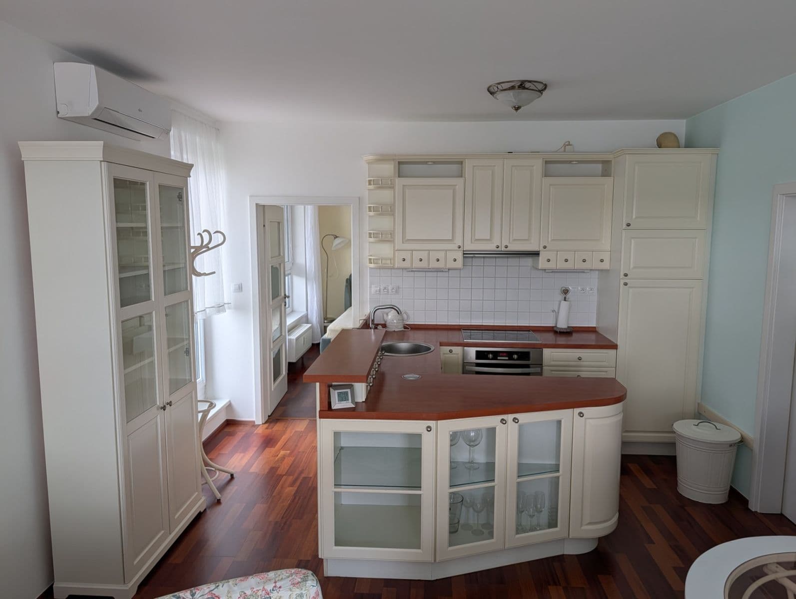 Prenájom bytu 3-izbový 63 m², Pod Harfou, Praha, Praha Prenájom bytu 3-izbový 63 m², Pod Harfou, Praha, Praha