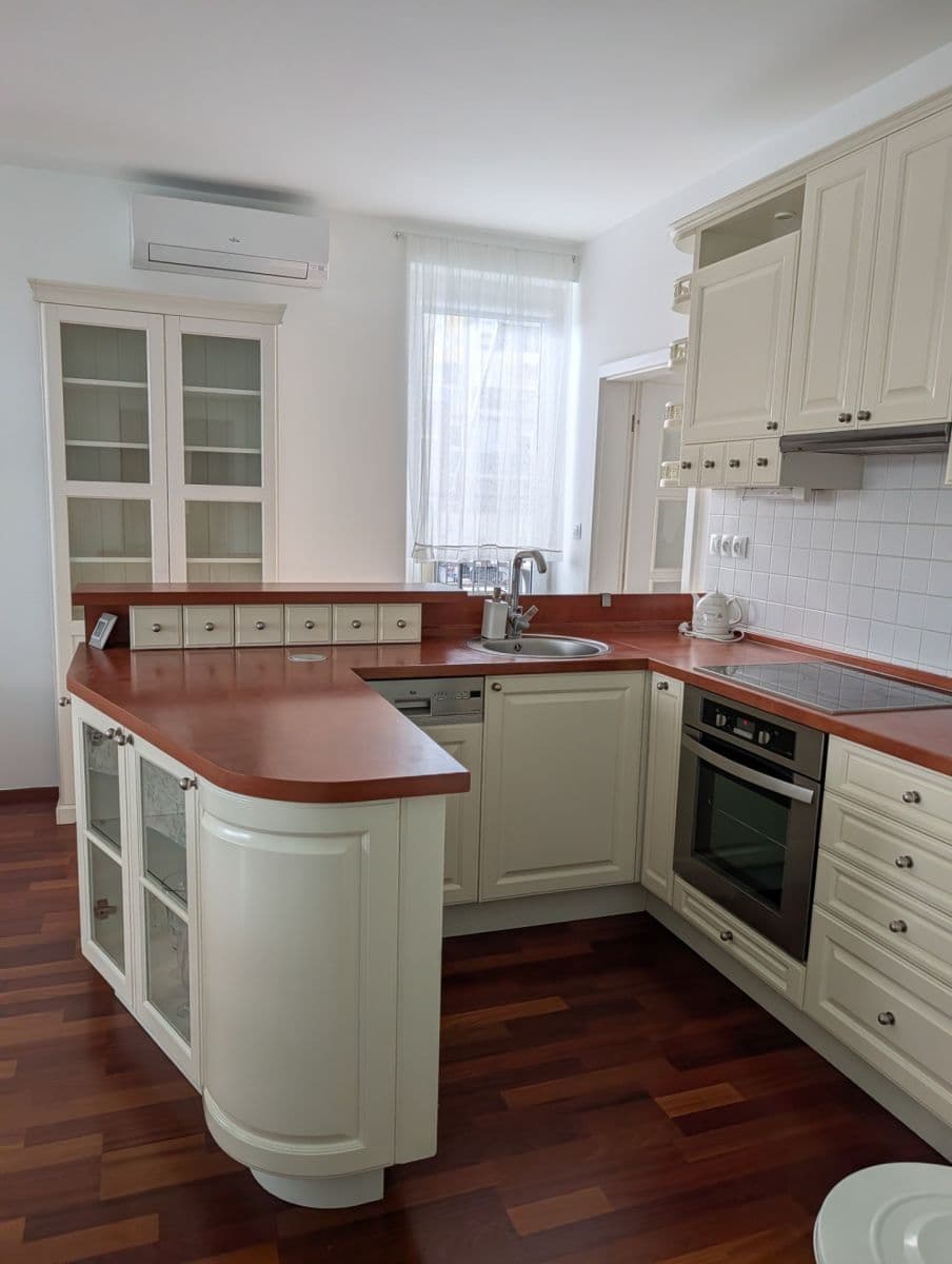 Prenájom bytu 3-izbový 63 m², Pod Harfou, Praha, Praha Prenájom bytu 3-izbový 63 m², Pod Harfou, Praha, Praha