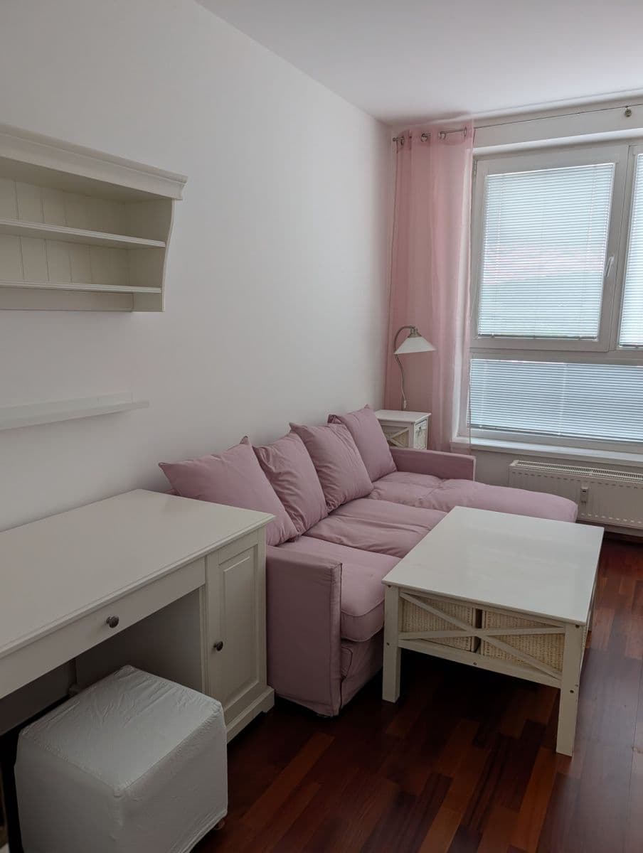 Prenájom bytu 3-izbový 63 m², Pod Harfou, Praha, Praha Prenájom bytu 3-izbový 63 m², Pod Harfou, Praha, Praha