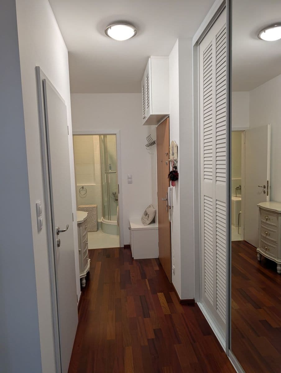 Prenájom bytu 3-izbový 63 m², Pod Harfou, Praha, Praha Prenájom bytu 3-izbový 63 m², Pod Harfou, Praha, Praha