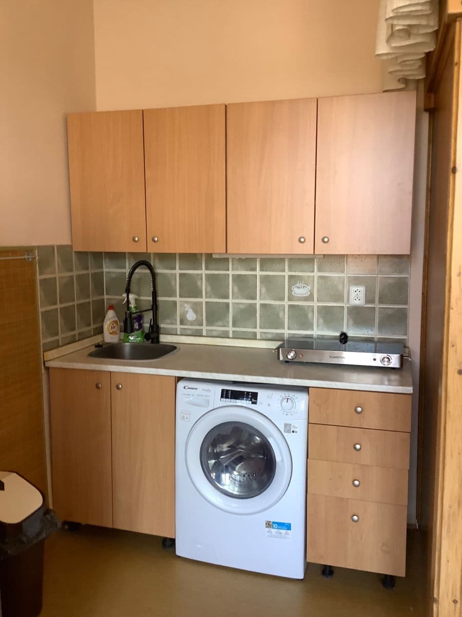 Prenájom bytu 1-izbový 27 m², Nuselská, Praha, Praha Prenájom bytu 1-izbový 27 m², Nuselská, Praha, Praha