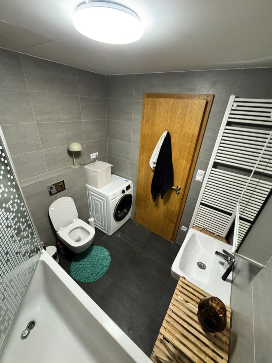 Prenájom bytu 3-izbový 85 m², Argentinská, Praha, Praha Prenájom bytu 3-izbový 85 m², Argentinská, Praha, Praha