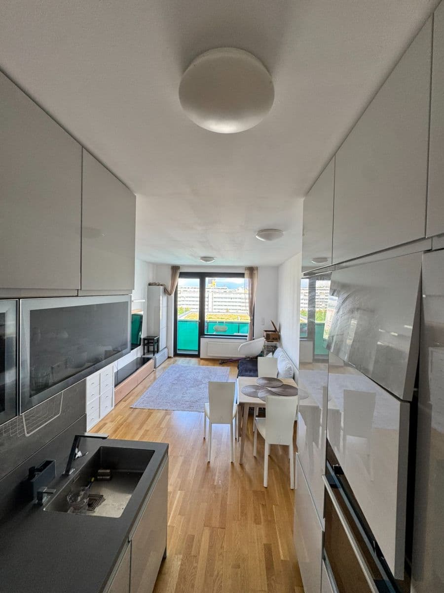 Prenájom bytu 3-izbový 85 m², Argentinská, Praha, Praha Prenájom bytu 3-izbový 85 m², Argentinská, Praha, Praha
