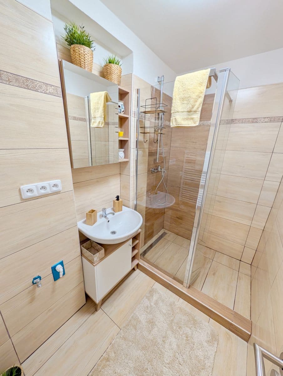 Prenájom bytu 3-izbový 65 m², U Švédské kaple, Opava, Moravskoslezský kraj Prenájom bytu 3-izbový 65 m², U Švédské kaple, Opava, Moravskoslezský kraj
