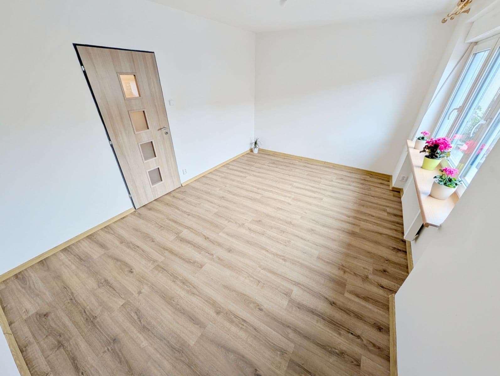 Prenájom bytu 3-izbový 65 m², U Švédské kaple, Opava, Moravskoslezský kraj Prenájom bytu 3-izbový 65 m², U Švédské kaple, Opava, Moravskoslezský kraj