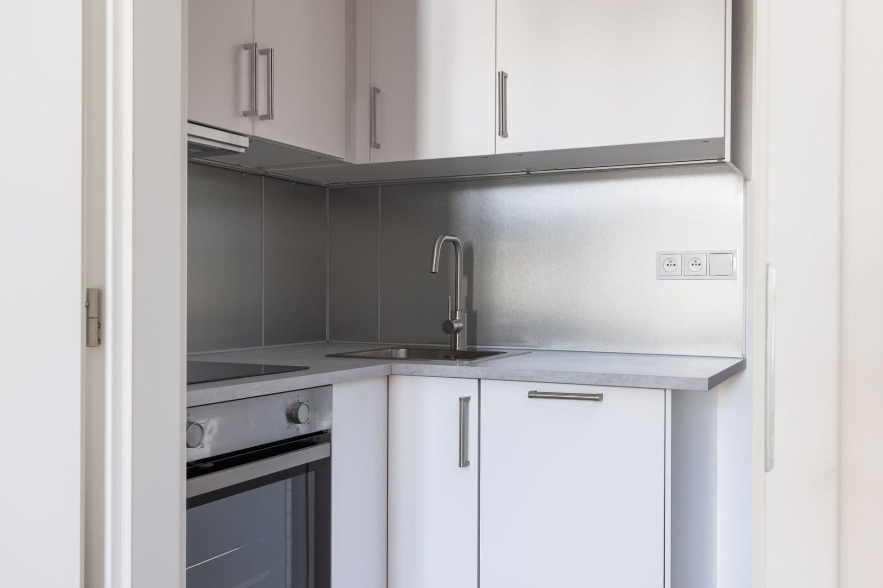 Prenájom bytu 1-izbový 28 m², Milíčova, Praha, Praha Prenájom bytu 1-izbový 28 m², Milíčova, Praha, Praha