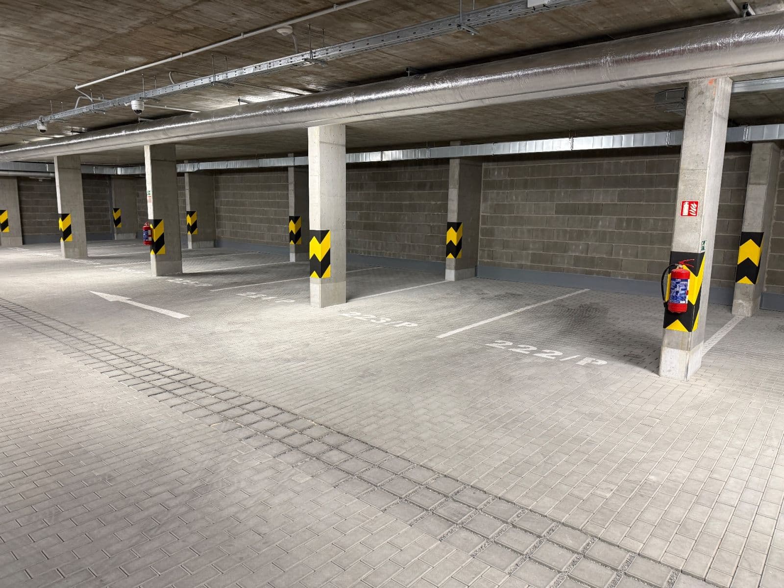 Prenájom garáže 13 m², Praha, Praha Prenájom garáže 13 m², Praha, Praha
