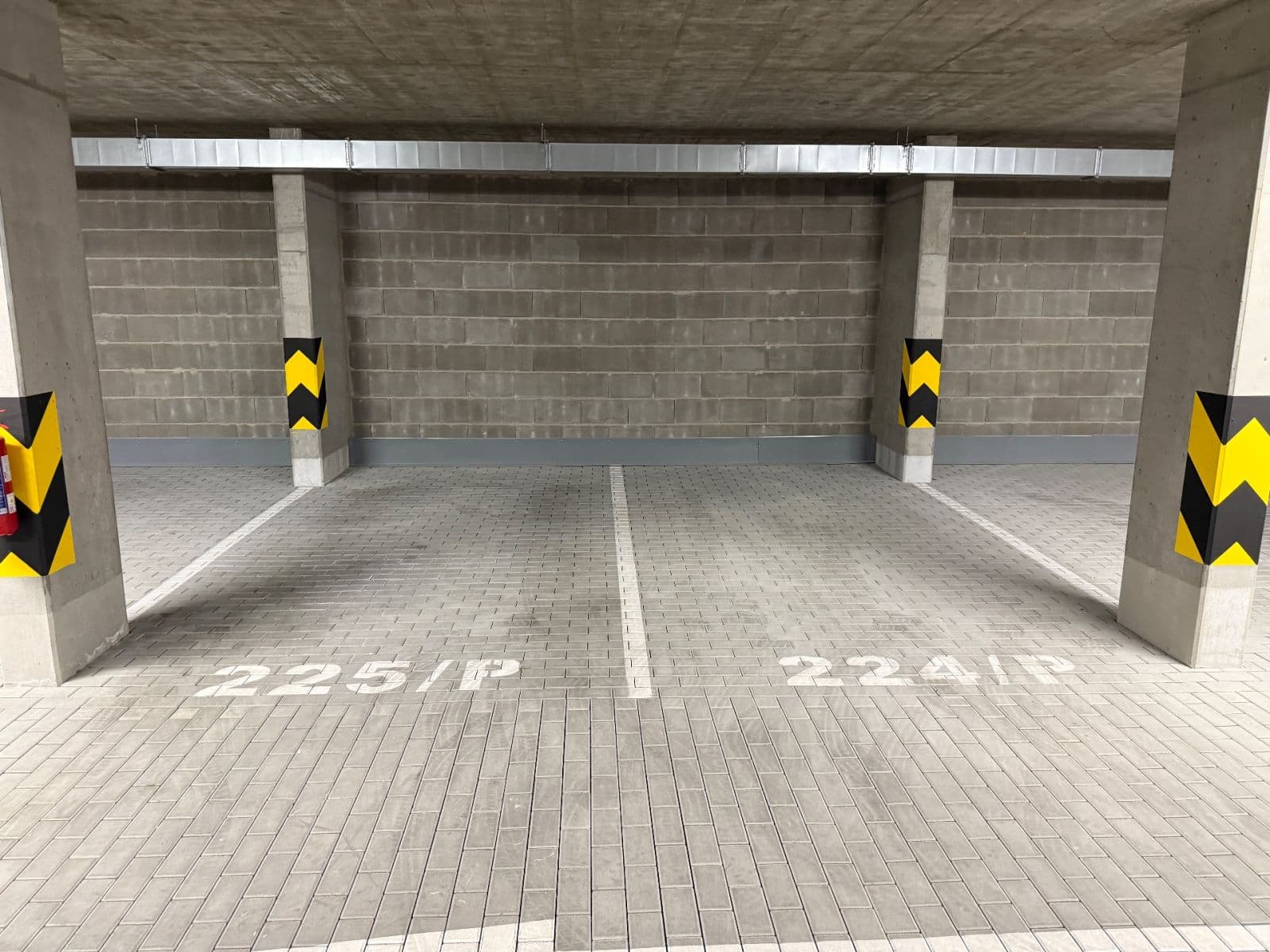 Prenájom garáže 13 m², Praha, Praha Prenájom garáže 13 m², Praha, Praha