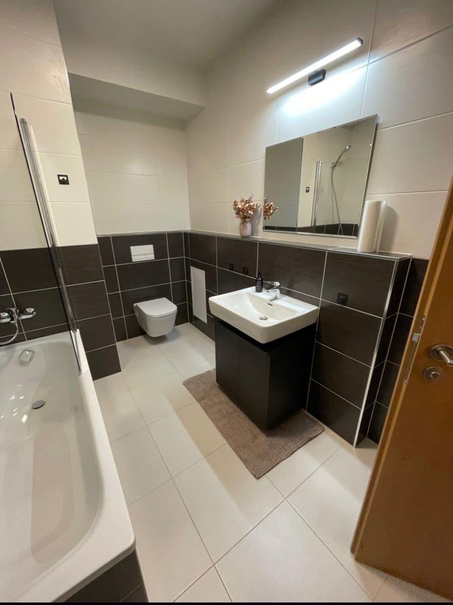 Prenájom bytu 2-izbový 55 m², Honzíkova, Praha, Praha Prenájom bytu 2-izbový 55 m², Honzíkova, Praha, Praha