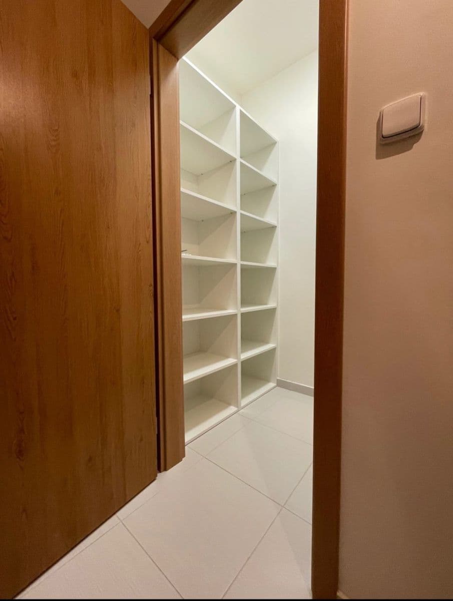 Prenájom bytu 2-izbový 55 m², Honzíkova, Praha, Praha Prenájom bytu 2-izbový 55 m², Honzíkova, Praha, Praha