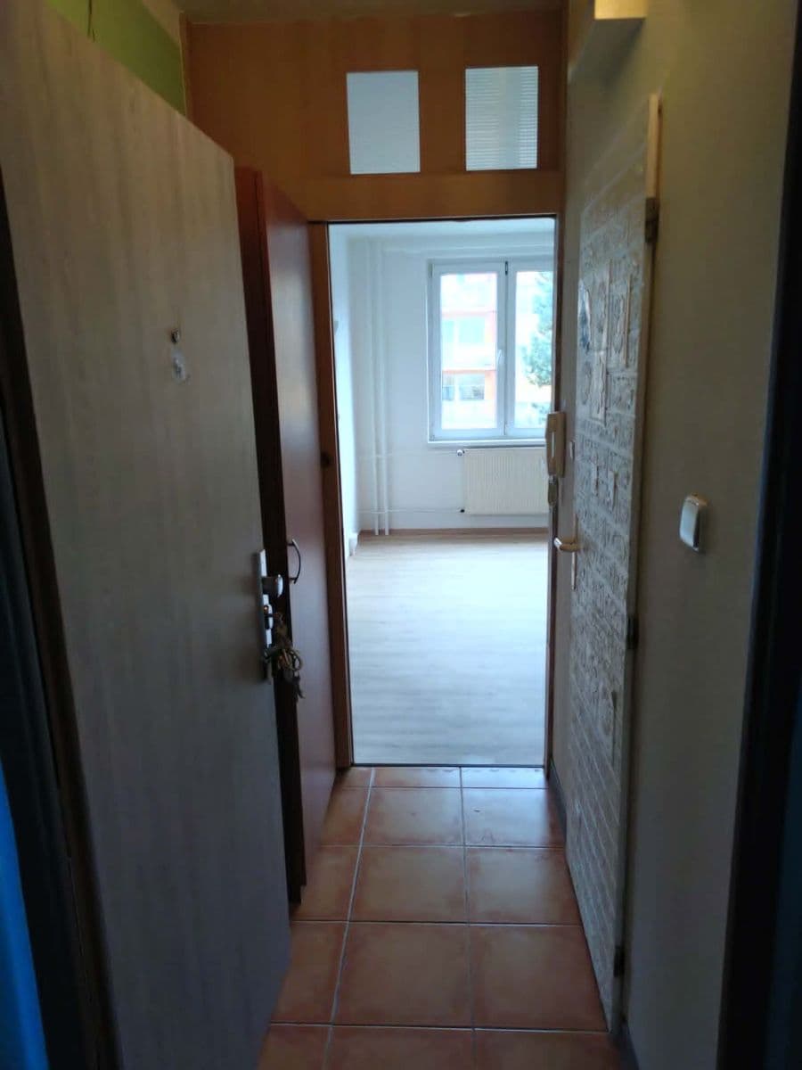 Prenájom bytu 1-izbový 37 m², Křivoklátská, Nové Strašecí, Středočeský kraj Prenájom bytu 1-izbový 37 m², Křivoklátská, Nové Strašecí, Středočeský kraj