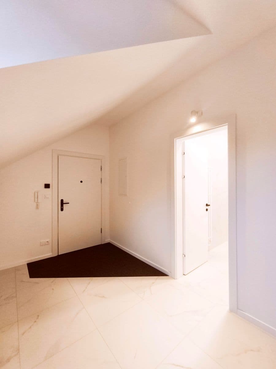Predaj bytu 3-izbový 67 m², K Vltavě, Praha, Praha Predaj bytu 3-izbový 67 m², K Vltavě, Praha, Praha