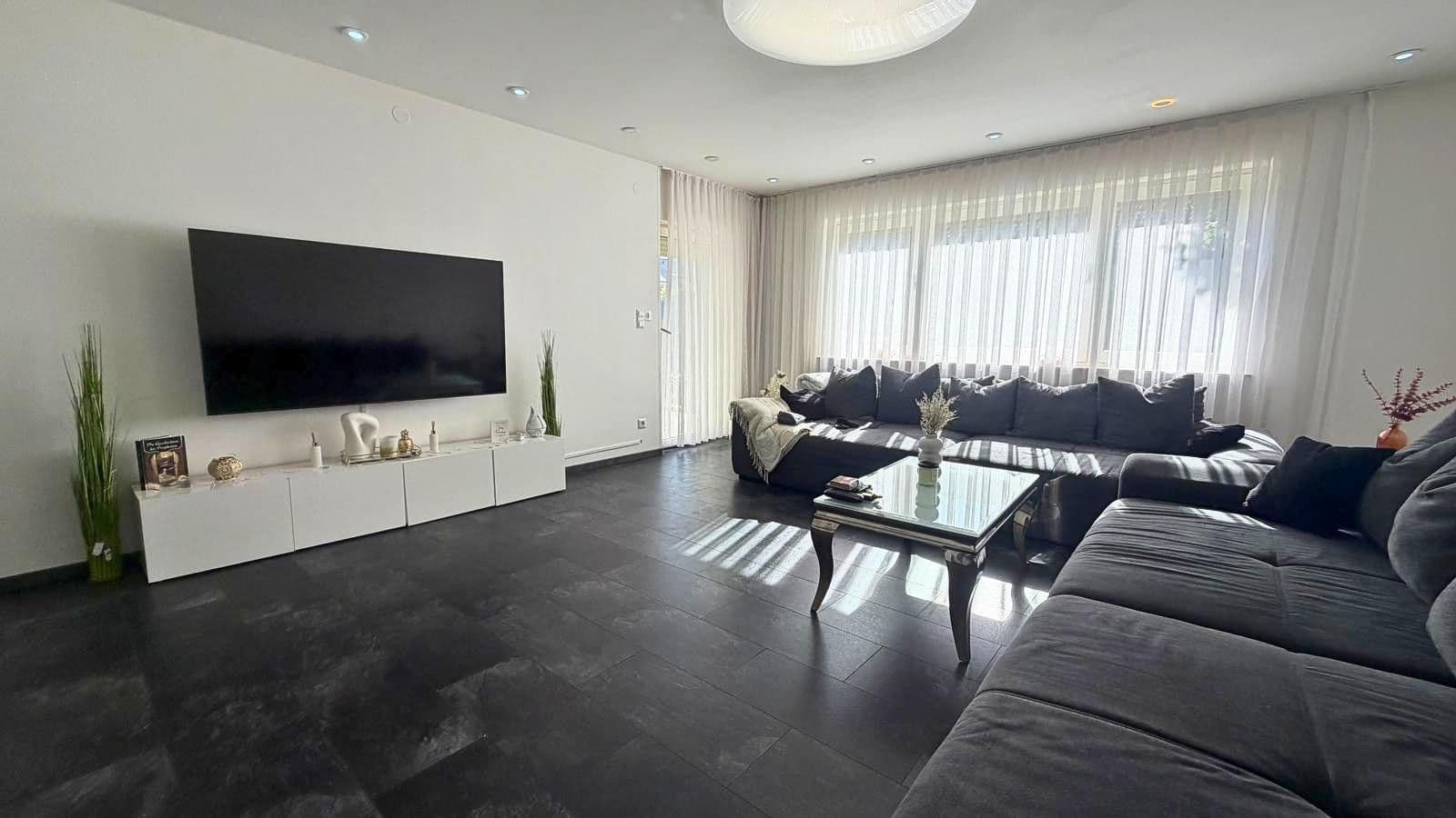 Predaj domu 155 m², pozemek 420 m², Frankenthal, Porýnie-Falcko Predaj domu 155 m², pozemek 420 m², Frankenthal, Porýnie-Falcko