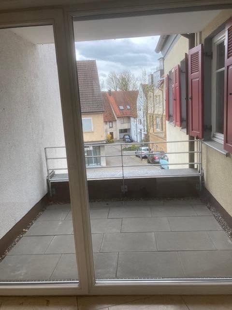 Prenájom bytu 2-izbový 63 m², Nürtingerstr. 1, Nürtingen, Bádensko-Wurttembersko Prenájom bytu 2-izbový 63 m², Nürtingerstr. 1, Nürtingen, Bádensko-Wurttembersko