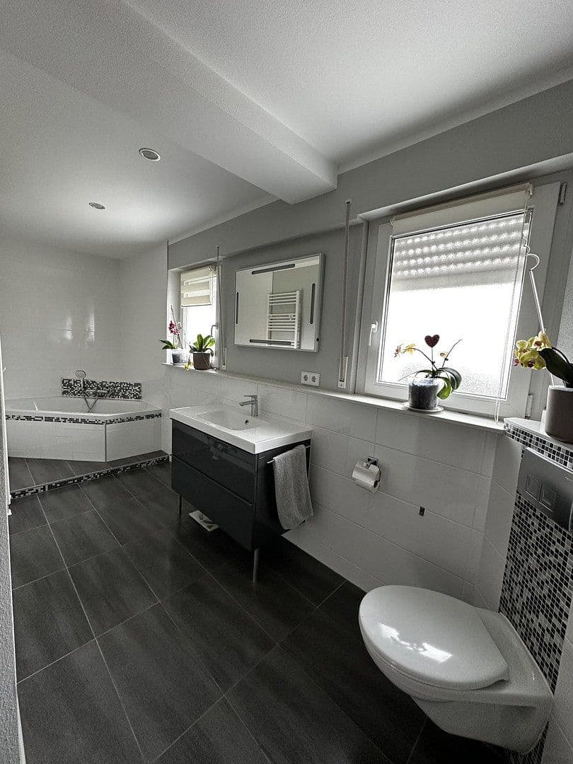 Predaj domu 129 m², pozemek 423 m², Östringen, Bádensko-Wurttembersko Predaj domu 129 m², pozemek 423 m², Östringen, Bádensko-Wurttembersko