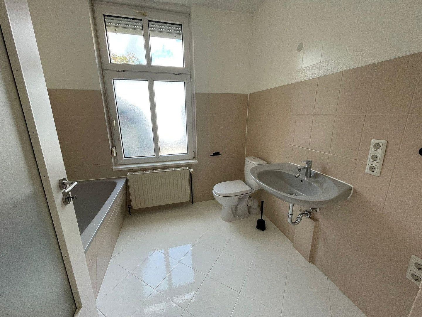 Prenájom bytu 4-izbový 132 m², Kemnitzer Str. 23, Werder (Havel), Brandenbursko Prenájom bytu 4-izbový 132 m², Kemnitzer Str. 23, Werder (Havel), Brandenbursko