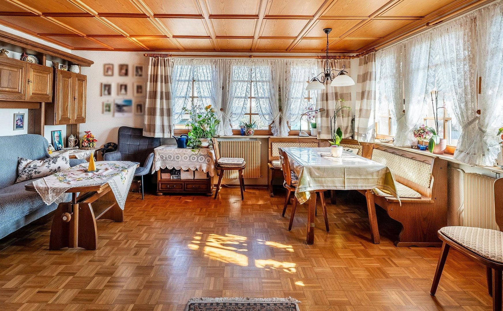 Predaj domu 330 m², pozemek 15.000 m², Königsfeld im Schwarzwald, Bádensko-Wurttembersko Predaj domu 330 m², pozemek 15.000 m², Königsfeld im Schwarzwald, Bádensko-Wurttembersko