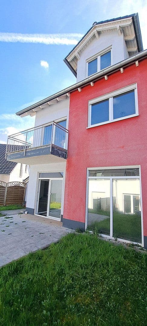 Predaj domu 173 m², pozemek 227 m², Carl-Jacob-Strasse 13, Kaiserslautern-Erfenbach, Porýnie-Falcko Predaj domu 173 m², pozemek 227 m², Carl-Jacob-Strasse 13, Kaiserslautern-Erfenbach, Porýnie-Falcko