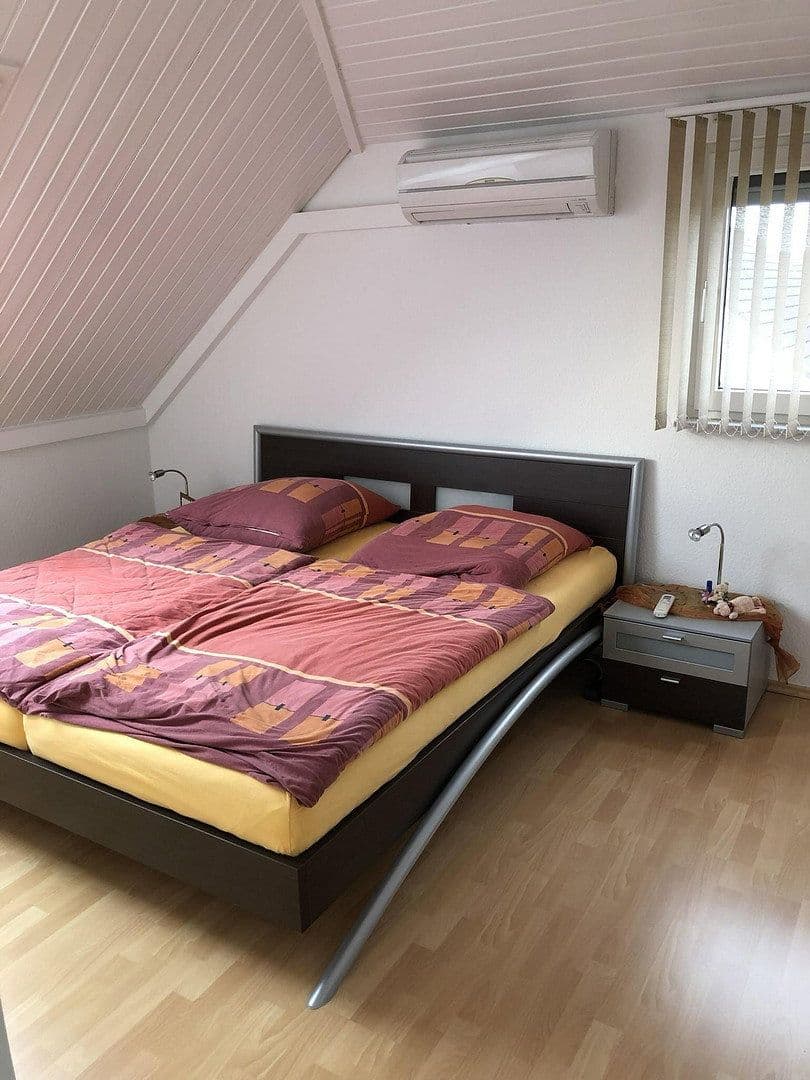 Prenájom bytu 3-izbový 95 m², Zeithstraße 136, Neunkirchen-Seelscheid, Severné Porýnie - Westfálsko Prenájom bytu 3-izbový 95 m², Zeithstraße 136, Neunkirchen-Seelscheid, Severné Porýnie - Westfálsko