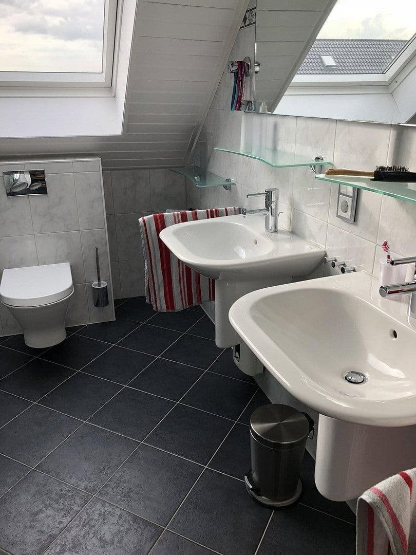 Prenájom bytu 3-izbový 95 m², Zeithstraße 136, Neunkirchen-Seelscheid, Severné Porýnie - Westfálsko Prenájom bytu 3-izbový 95 m², Zeithstraße 136, Neunkirchen-Seelscheid, Severné Porýnie - Westfálsko