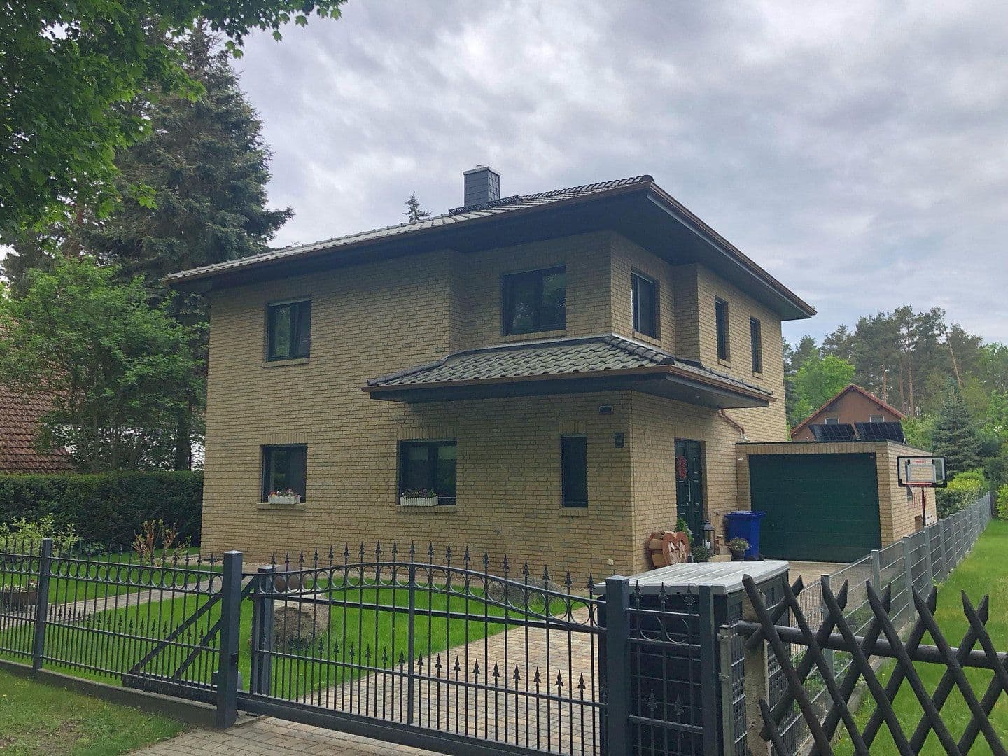Predaj domu 159 m², pozemek 825 m², Helgolandstr. 98, Schulzendorf, Brandenbursko Predaj domu 159 m², pozemek 825 m², Helgolandstr. 98, Schulzendorf, Brandenbursko
