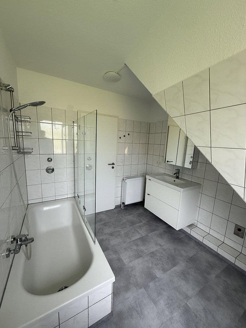 Prenájom bytu 3-izbový 73 m², Schaphuser Straße 15, Bremen, Brémy Prenájom bytu 3-izbový 73 m², Schaphuser Straße 15, Bremen, Brémy