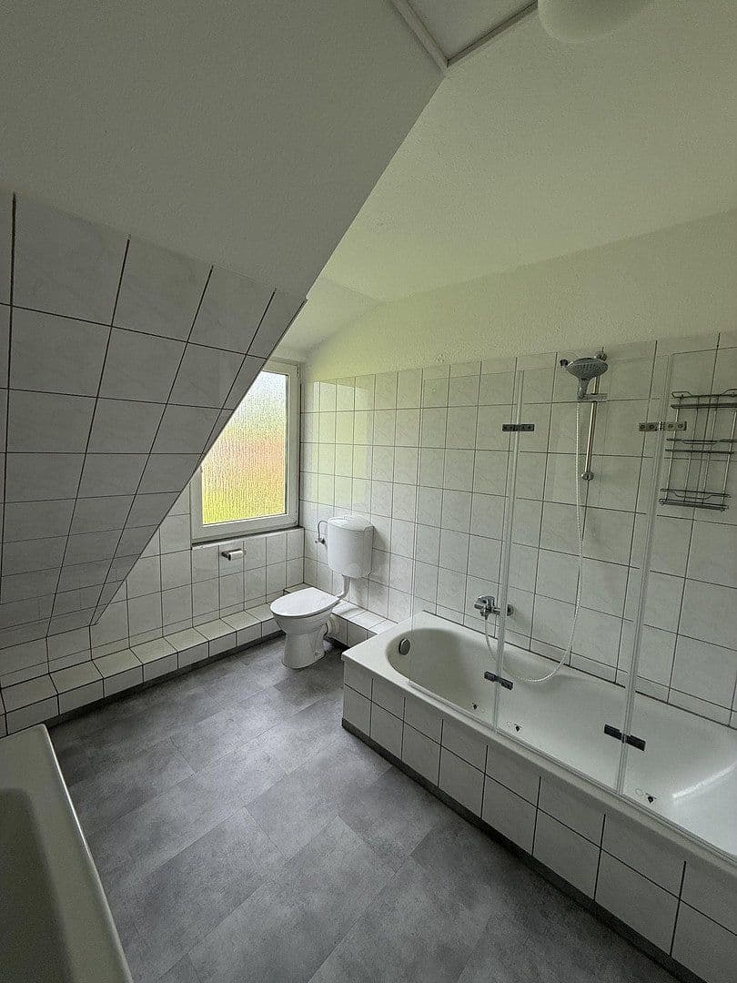 Prenájom bytu 3-izbový 73 m², Schaphuser Straße 15, Bremen, Brémy Prenájom bytu 3-izbový 73 m², Schaphuser Straße 15, Bremen, Brémy
