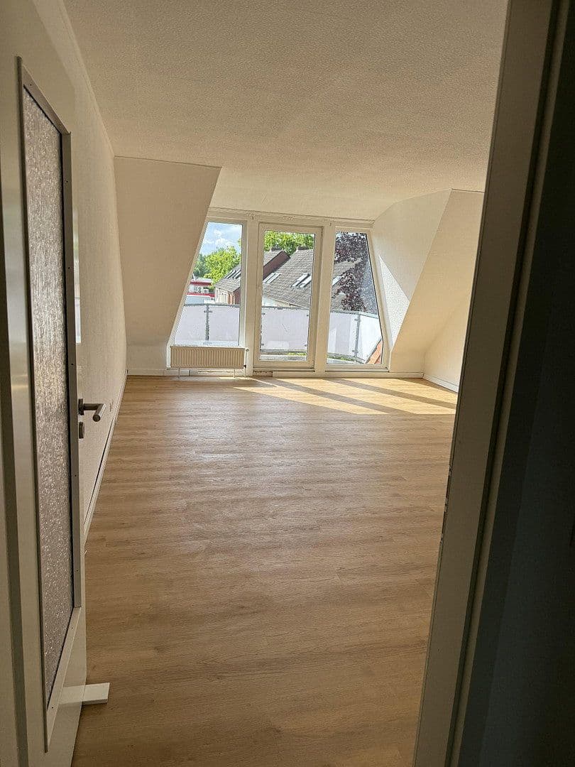 Prenájom bytu 3-izbový 73 m², Schaphuser Straße 15, Bremen, Brémy Prenájom bytu 3-izbový 73 m², Schaphuser Straße 15, Bremen, Brémy