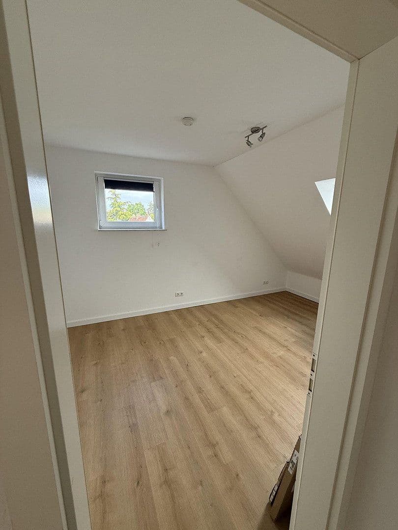 Prenájom bytu 3-izbový 73 m², Schaphuser Straße 15, Bremen, Brémy Prenájom bytu 3-izbový 73 m², Schaphuser Straße 15, Bremen, Brémy