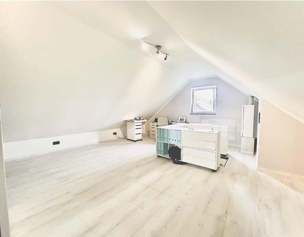 Predaj domu 140 m², pozemek 202 m², Wuppertal, Severné Porýnie - Westfálsko Predaj domu 140 m², pozemek 202 m², Wuppertal, Severné Porýnie - Westfálsko
