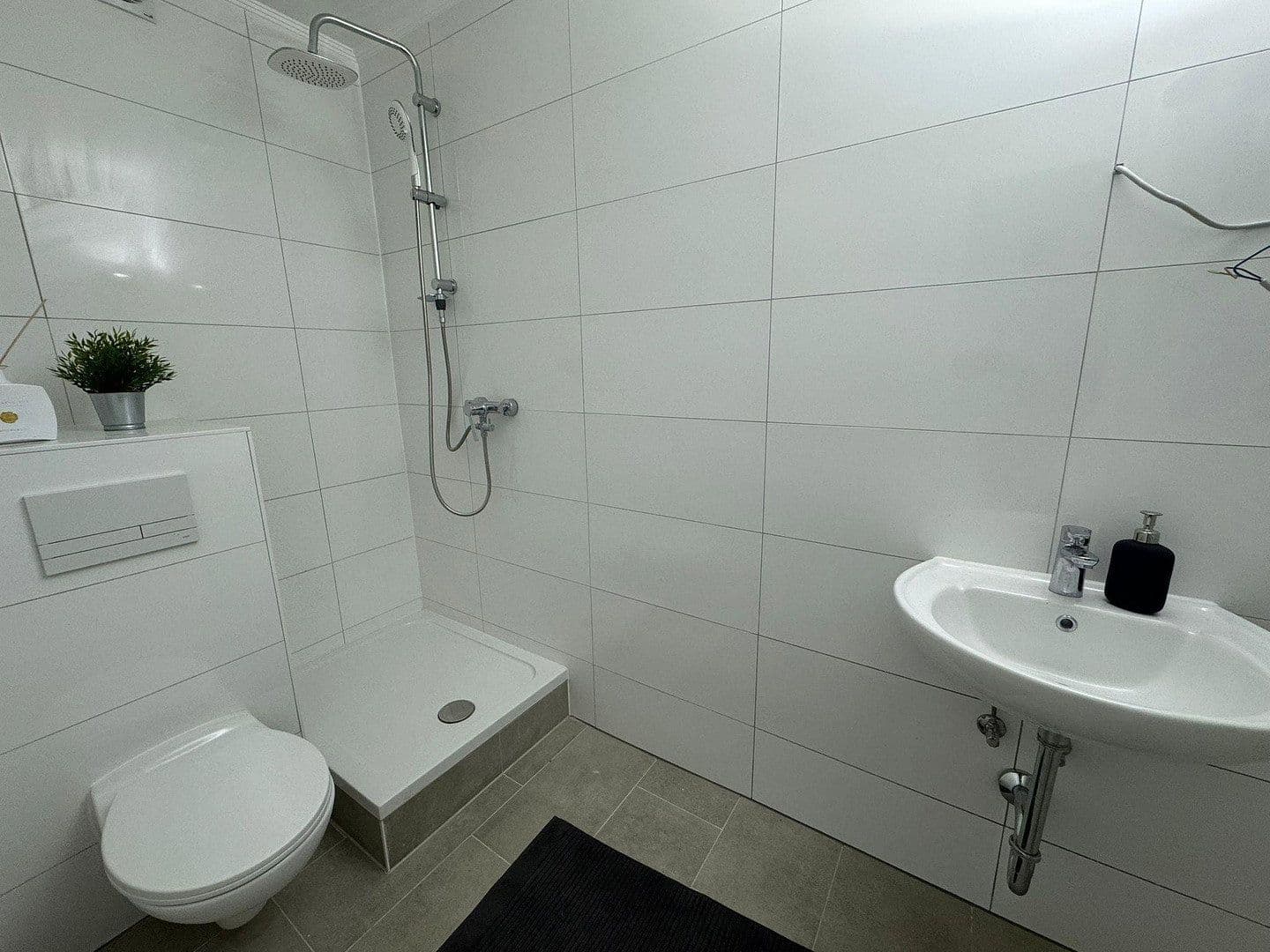Prenájom bytu 2-izbový 65 m², Siemensstraße 52, Düsseldorf, Severné Porýnie - Westfálsko Prenájom bytu 2-izbový 65 m², Siemensstraße 52, Düsseldorf, Severné Porýnie - Westfálsko