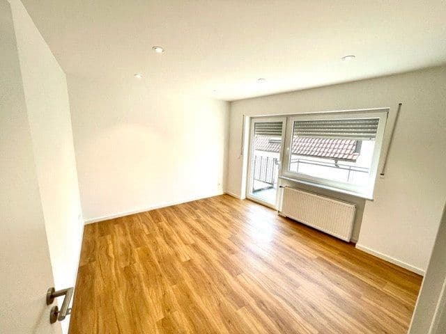 Prenájom bytu 4-izbový 120 m², Durmersheim, Bádensko-Wurttembersko Prenájom bytu 4-izbový 120 m², Durmersheim, Bádensko-Wurttembersko