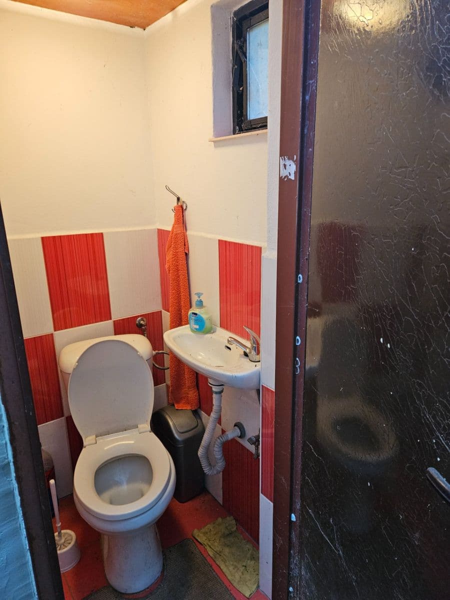 Predaj nebytového priestoru 141 m², Rovná, Mutěnice, Jihomoravský kraj Predaj nebytového priestoru 141 m², Rovná, Mutěnice, Jihomoravský kraj