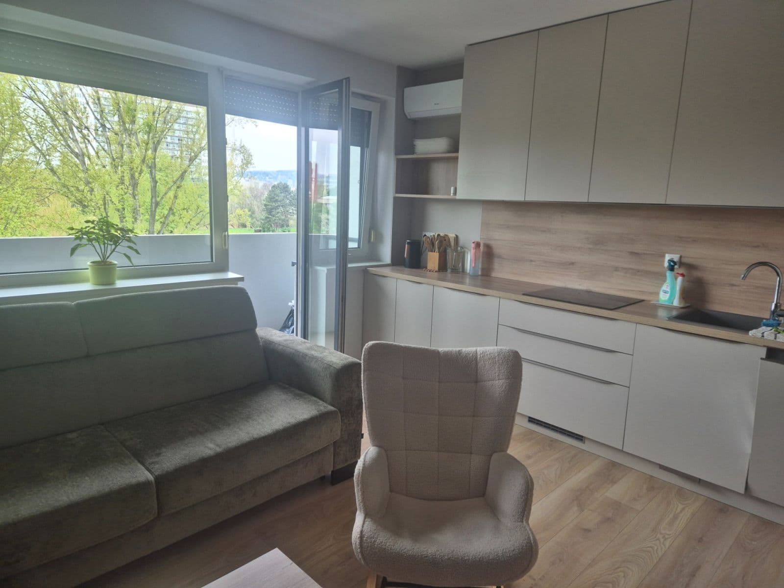 Prenájom bytu 3-izbový 64 m², Sedmokrásková, Marianka, Bratislavský kraj Prenájom bytu 3-izbový 64 m², Sedmokrásková, Marianka, Bratislavský kraj