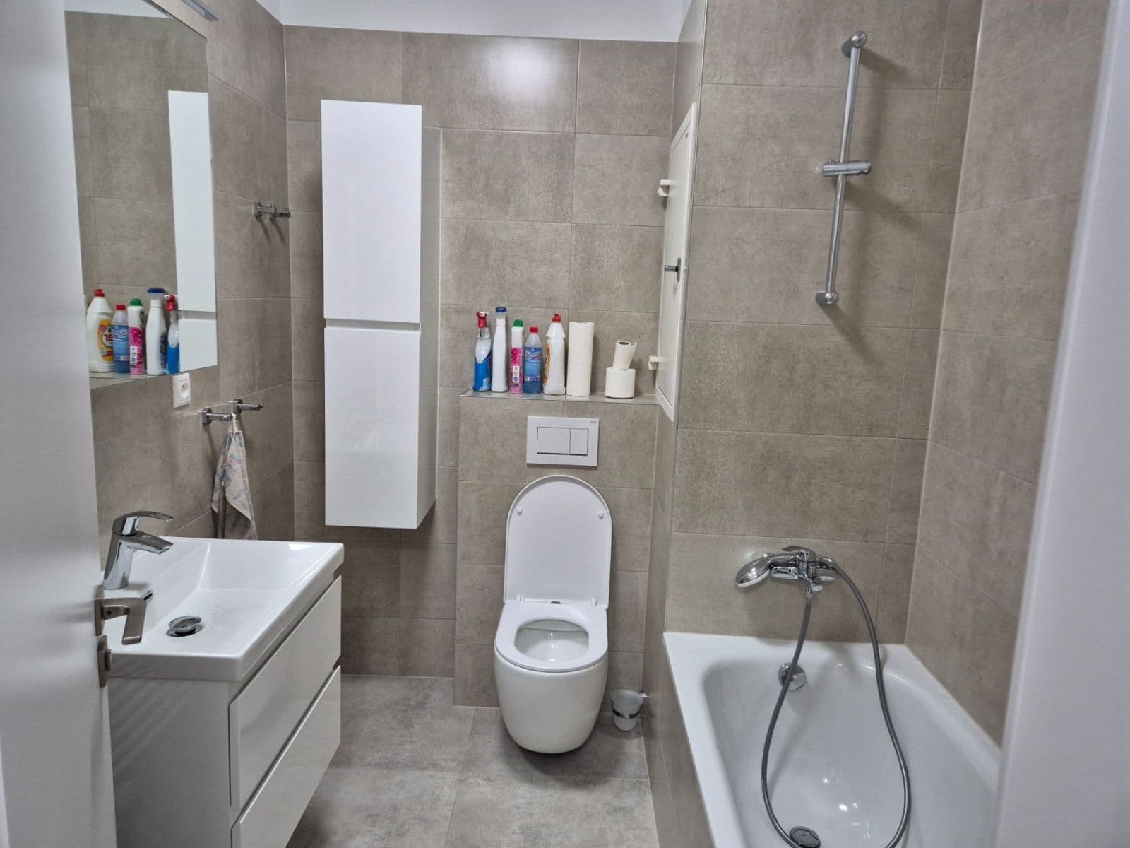 Prenájom bytu 3-izbový 64 m², Sedmokrásková, Marianka, Bratislavský kraj Prenájom bytu 3-izbový 64 m², Sedmokrásková, Marianka, Bratislavský kraj