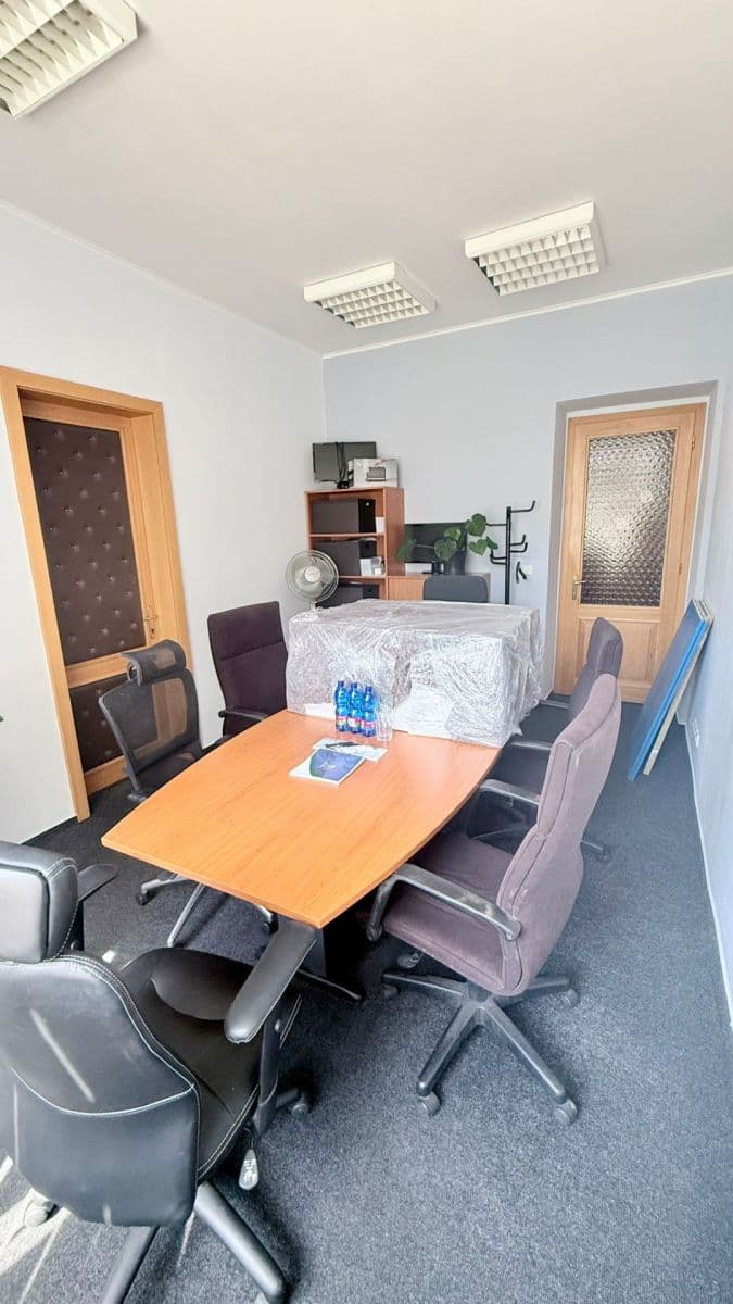 Prenájom kancelárie 16 m², Jeseniova, Praha, Praha Prenájom kancelárie 16 m², Jeseniova, Praha, Praha