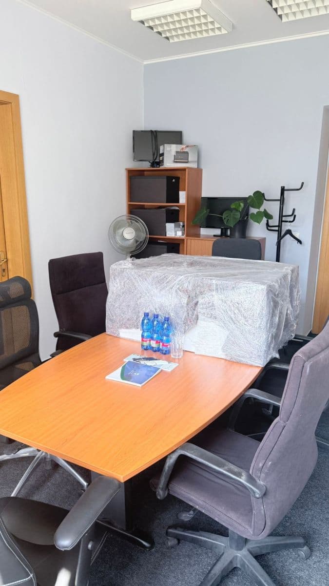 Prenájom kancelárie 16 m², Jeseniova, Praha, Praha Prenájom kancelárie 16 m², Jeseniova, Praha, Praha