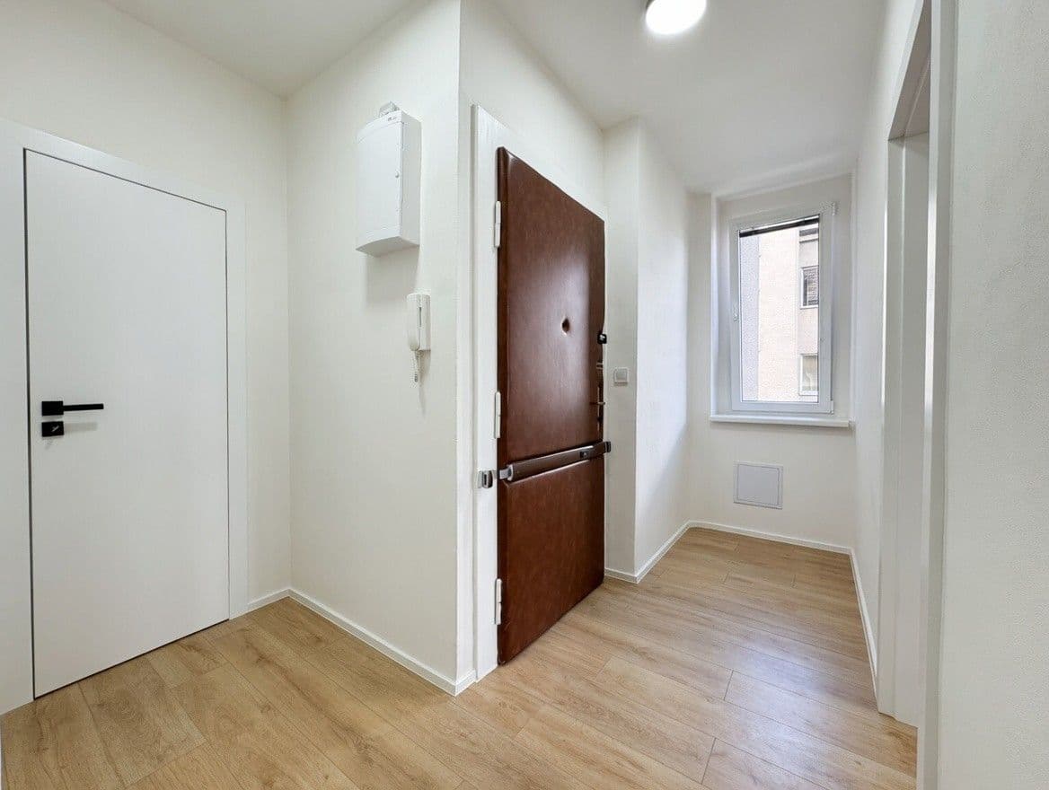 Predaj bytu 2-izbový 43 m², M. J. Lermontova, Praha, Praha Predaj bytu 2-izbový 43 m², M. J. Lermontova, Praha, Praha