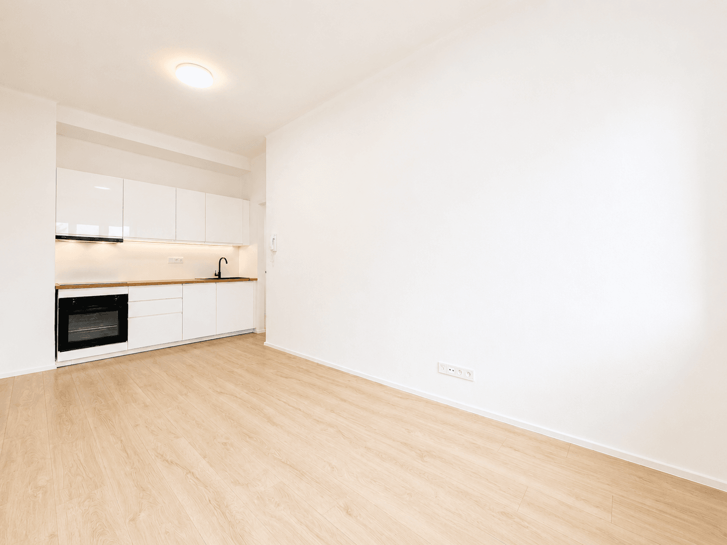 Predaj bytu 2-izbový 43 m², M. J. Lermontova, Praha, Praha Predaj bytu 2-izbový 43 m², M. J. Lermontova, Praha, Praha