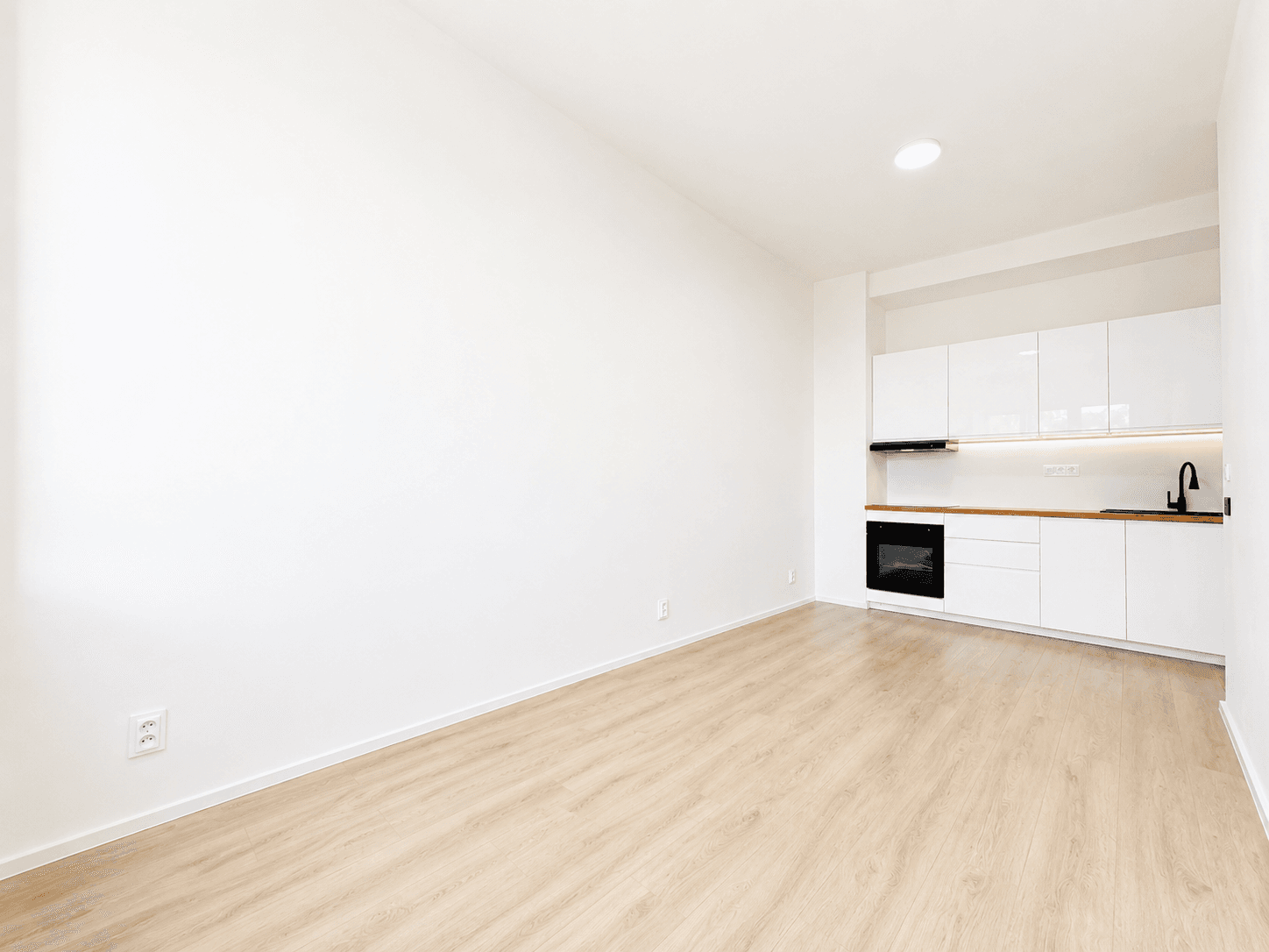 Predaj bytu 2-izbový 43 m², M. J. Lermontova, Praha, Praha Predaj bytu 2-izbový 43 m², M. J. Lermontova, Praha, Praha