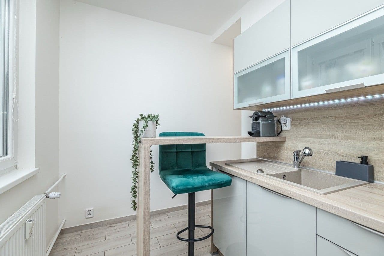 Prenájom bytu 2-izbový 51 m², Sečská, Praha, Praha Prenájom bytu 2-izbový 51 m², Sečská, Praha, Praha