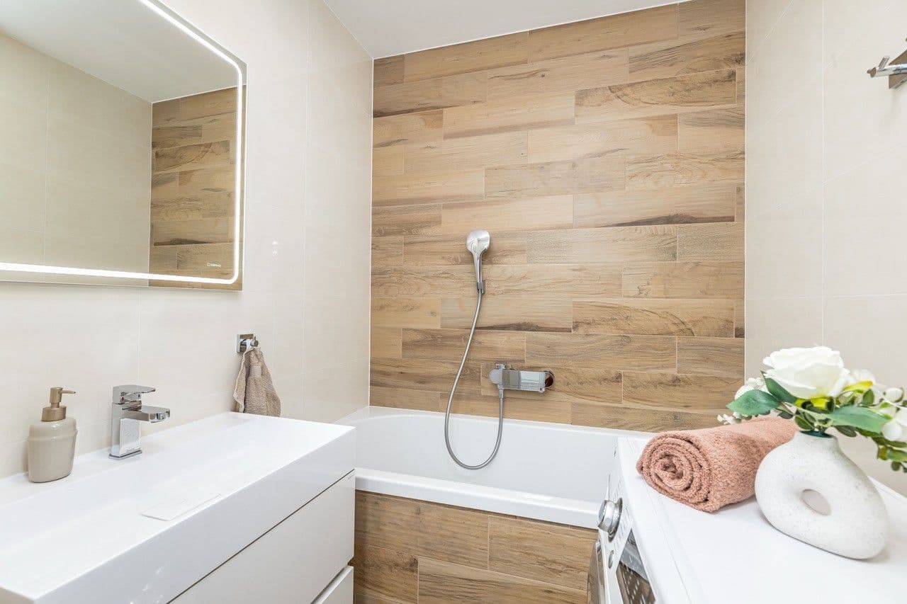 Prenájom bytu 2-izbový 51 m², Sečská, Praha, Praha Prenájom bytu 2-izbový 51 m², Sečská, Praha, Praha